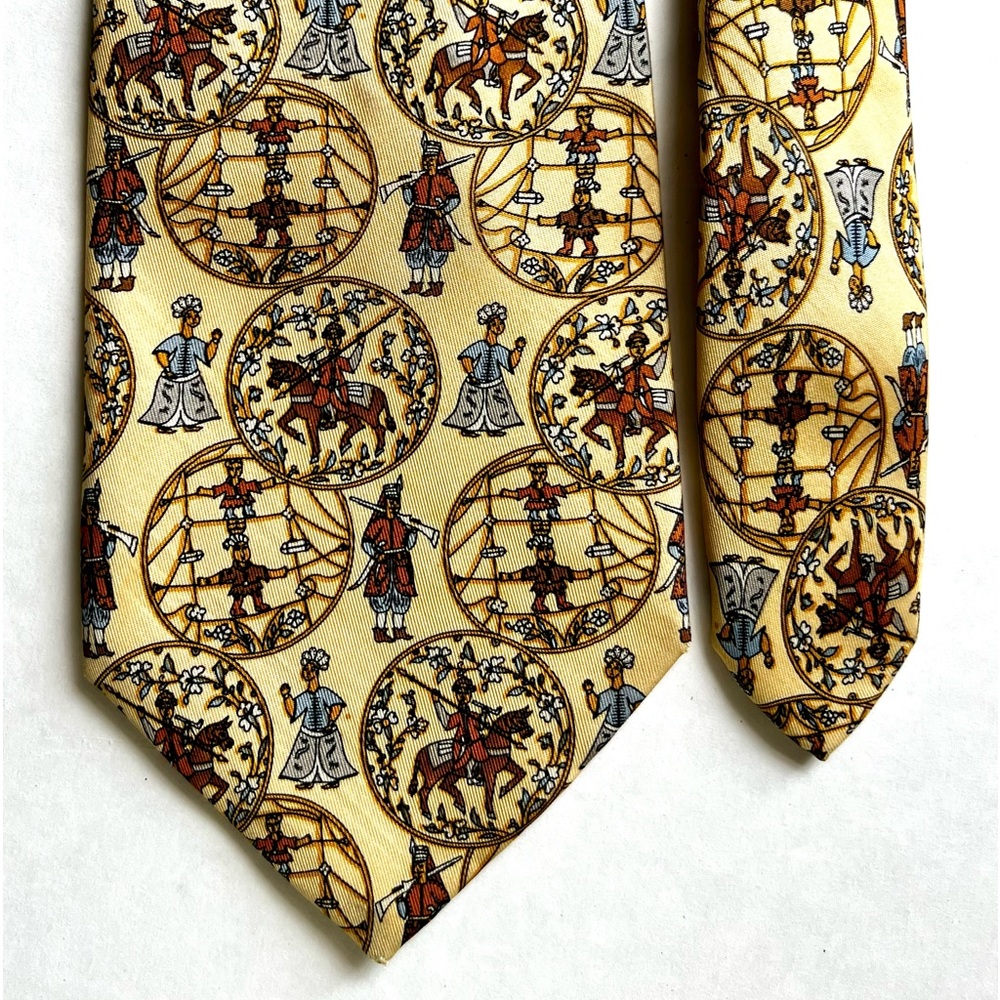 Salvatore Ferragamo tie 100% silk, made in Italy! Authentic, excellent condition